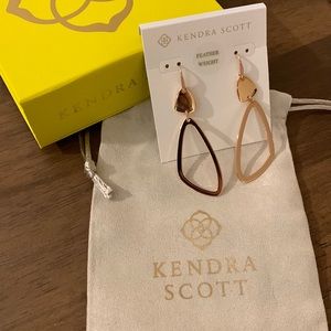 NWOT Kendra Scott Feather Weight Drop Earrings
